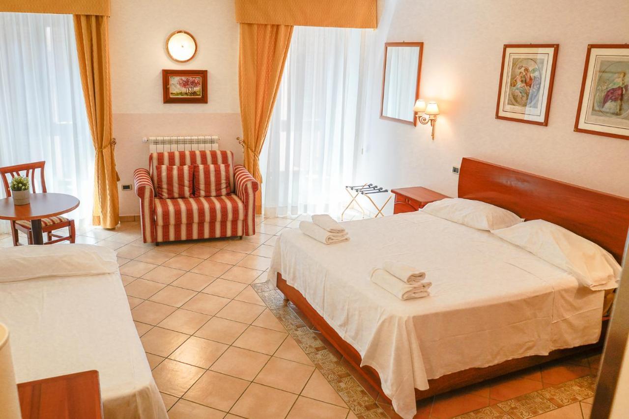 Hotel Ristorante Garibaldi Frosinone Esterno foto
