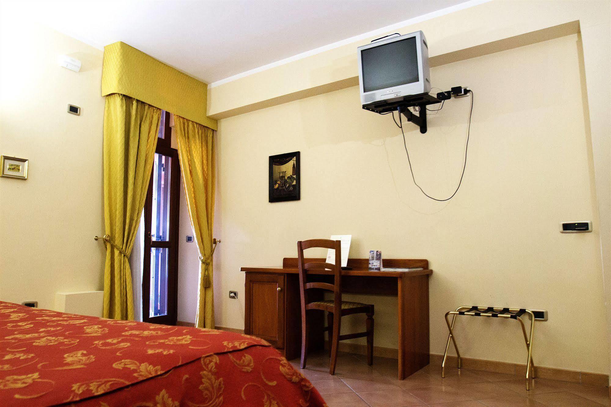 Hotel Ristorante Garibaldi Frosinone Esterno foto